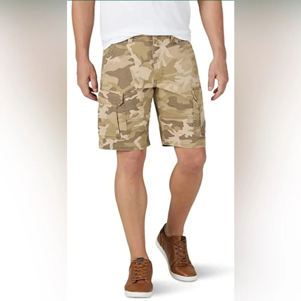 Wrangler Relaxed Fit Flex Camo Cargo Shorts Hidden Tech Pocket 10 in. Inseam - Picture 1 of 11